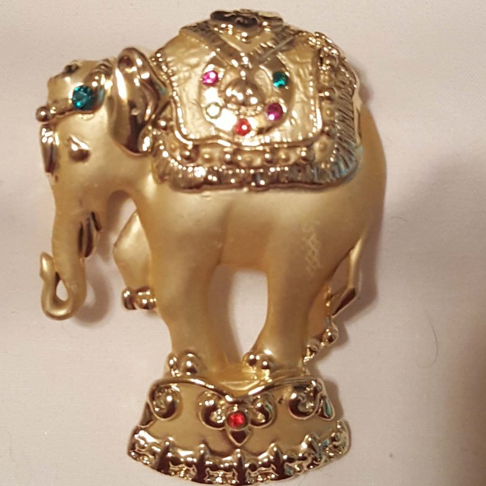Vintage AJC Gold Tone Circus Elephant Brooch Pin
